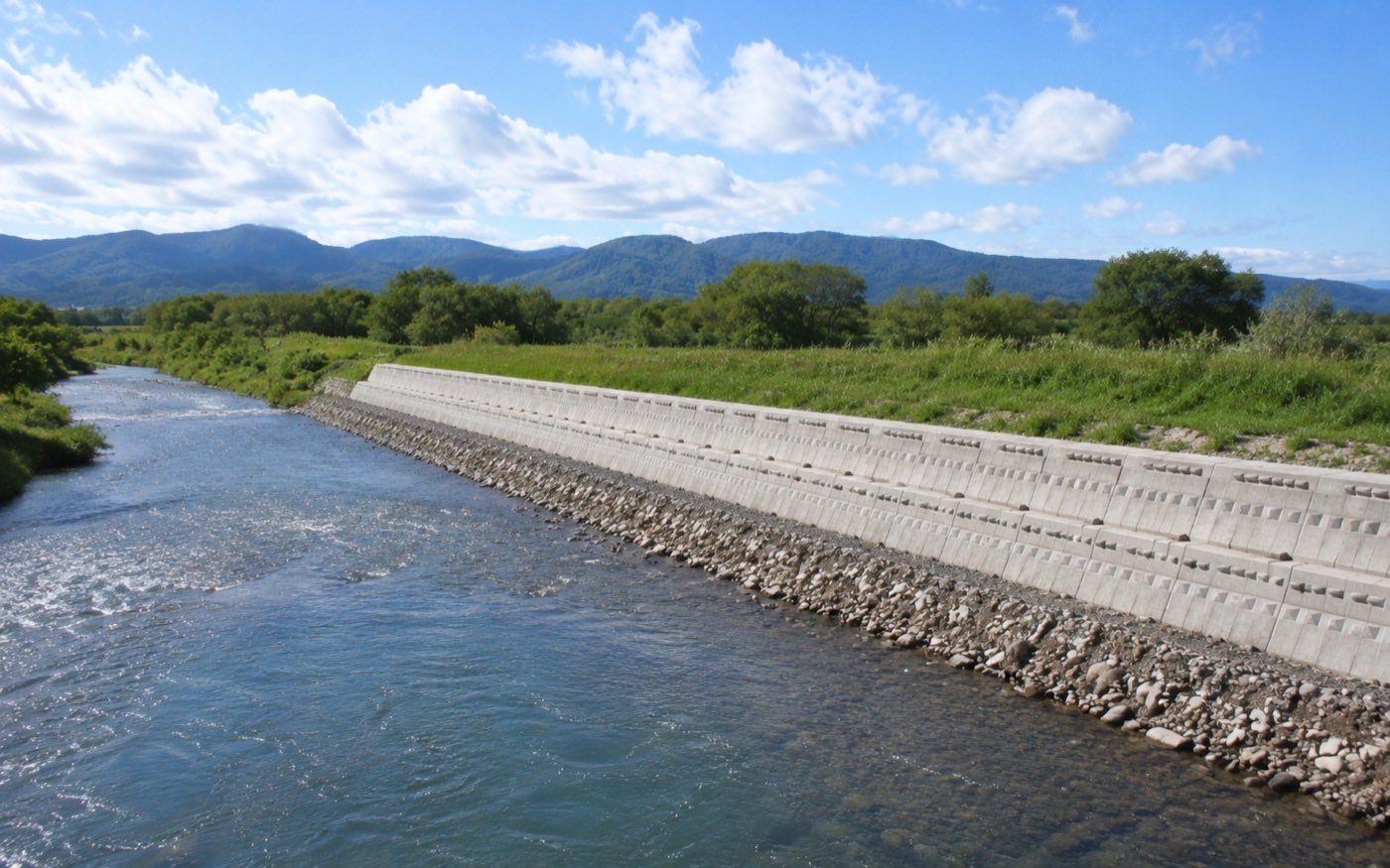 完成した河川の護岸（イメージ）