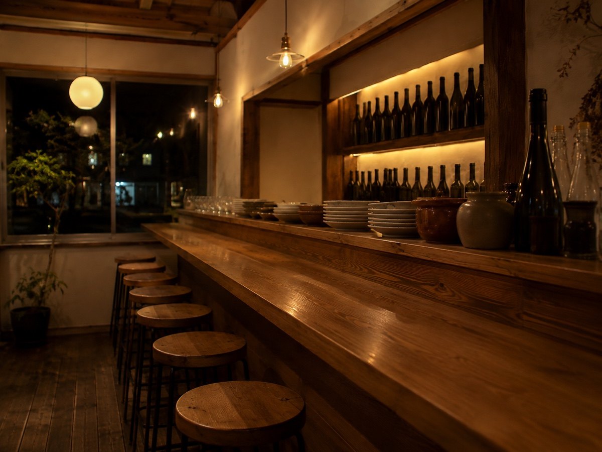 カウンター10席の店内
